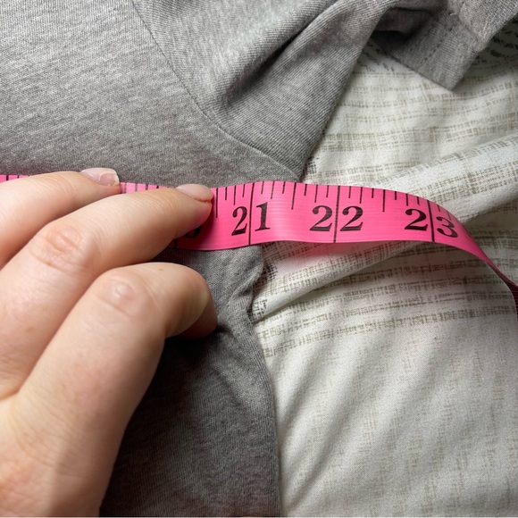 *Sold* 
Under Armour Project Rock Men’s Gray Graphic T shirt M “Hardest Worker” - Picture 9 of 10